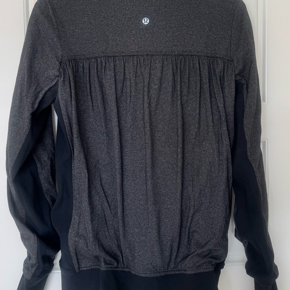 LULULEMON Jacket Full Zip Grey Reversible Long Sleeves Thumb Holes Ruched Sz 6 - Picture 3 of 16